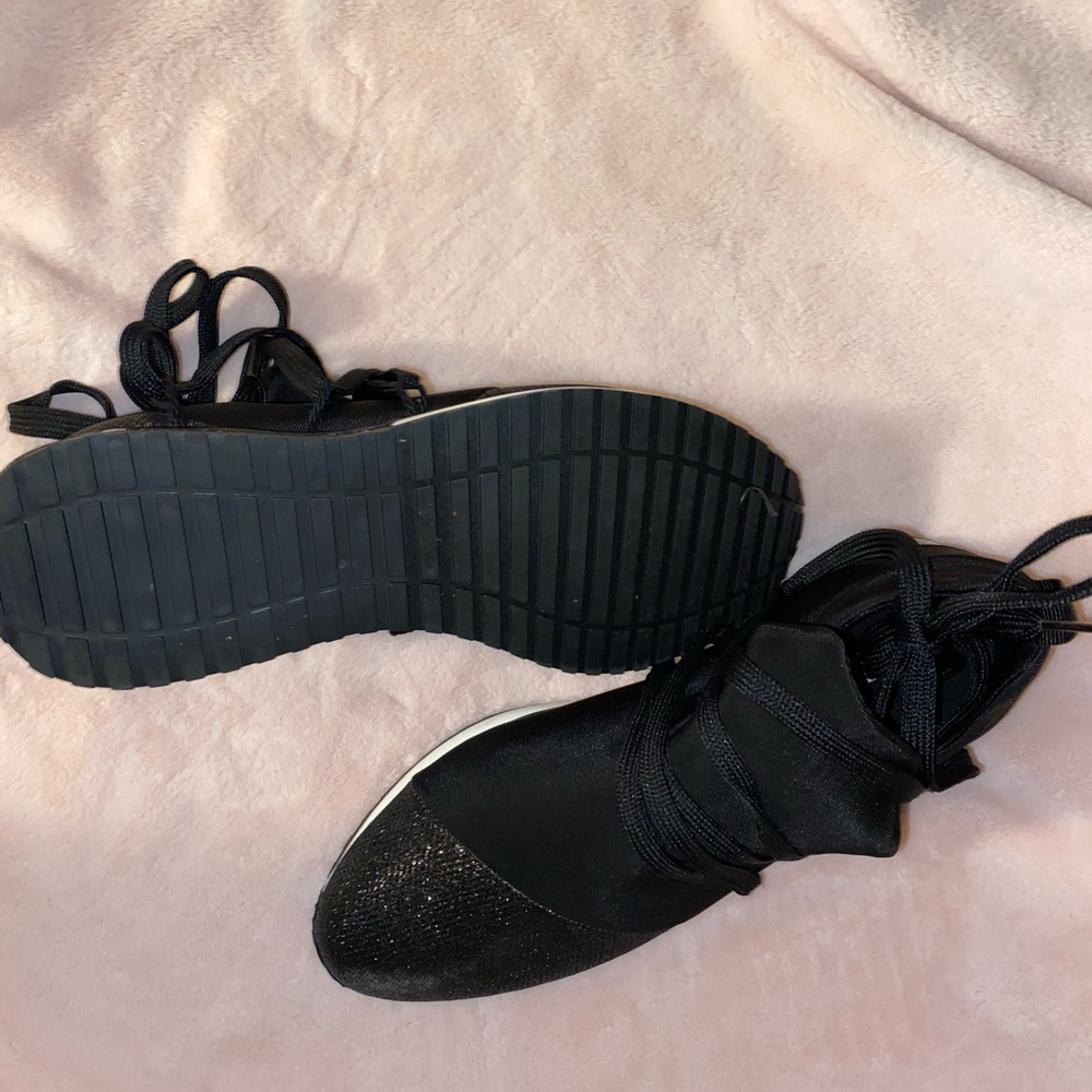 Shoes - Picture 3 of 4